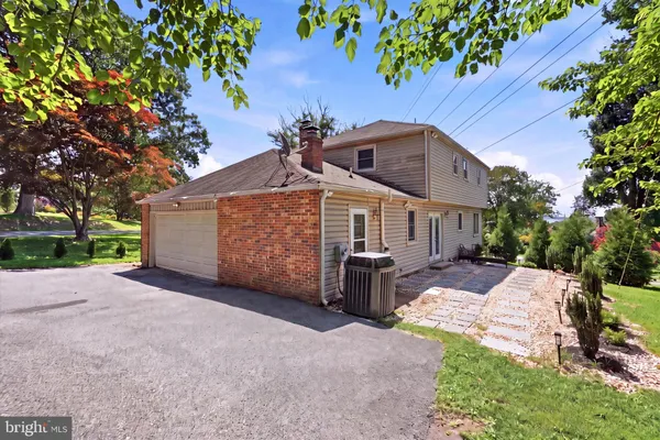 105 CHESTNUT AVE