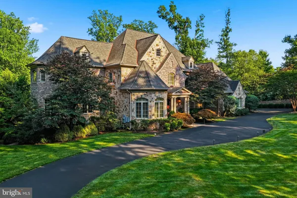 1239 DALEVIEW DR