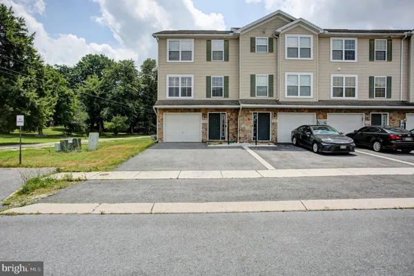 3598 PINECREST CT