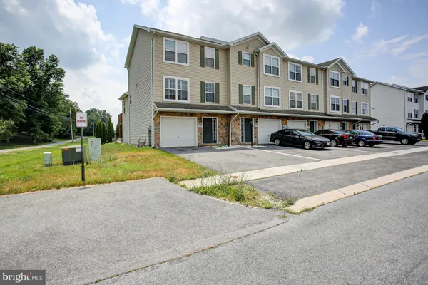 3598 PINECREST CT