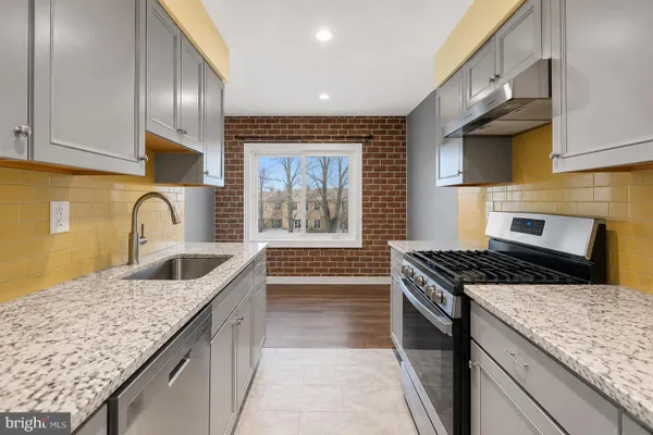 5239 W RUNNING BROOK RD 302