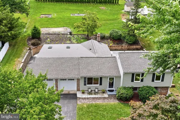 6113 ELAINE DR