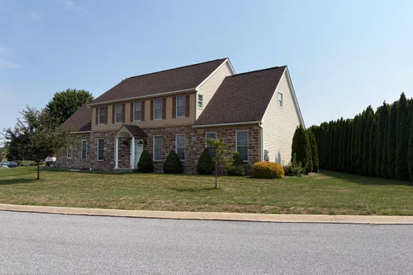 305 CATHERINE CT