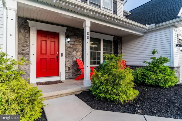 100 S MOUNTAIN DR