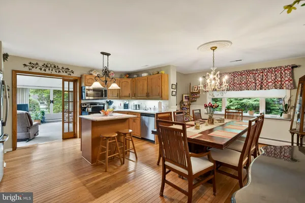 65 DELIA DR