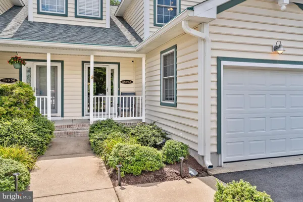 38954 POND VIEW CT