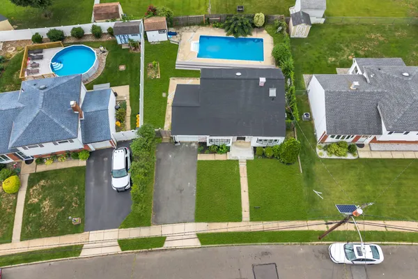 16 FALMOUTH RD