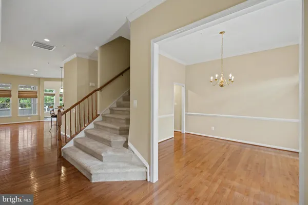 6727 HOLLY FARM LN