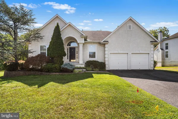 4 MONARCH DR