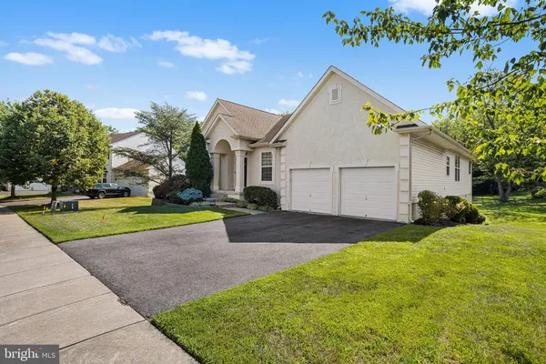 4 MONARCH DR