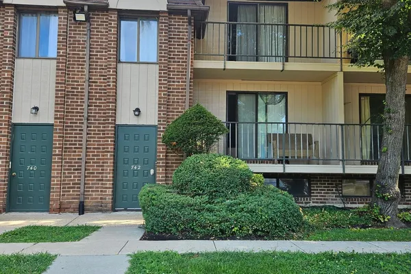 742-A PUTNAM BLVD