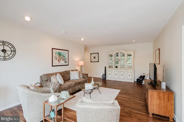 7 SLADE AVE 210