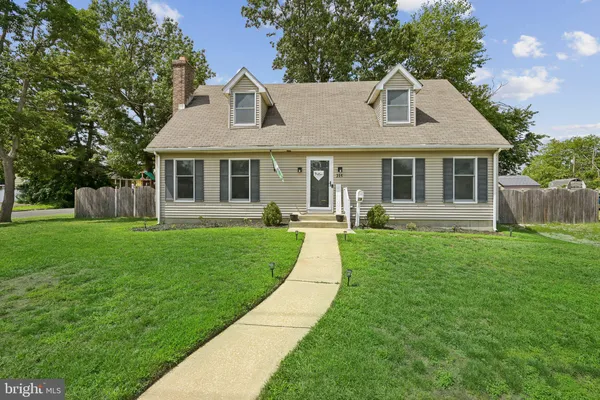 215 MCCLELLAN AVE