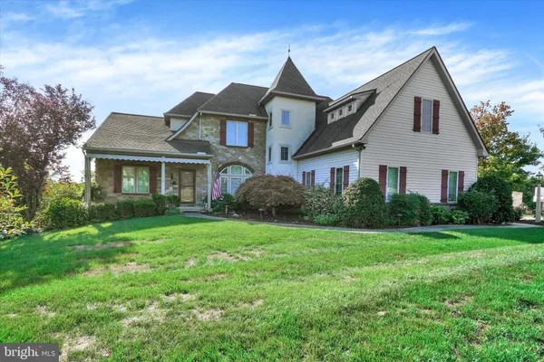 123 LIVIA LN