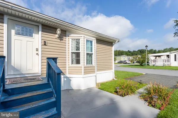 1913 STEVENS DR