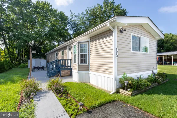 1913 STEVENS DR