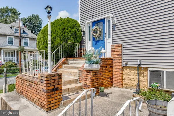 230 ELM AVE