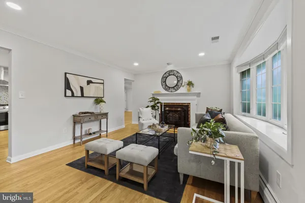2114 OAKLYN DR