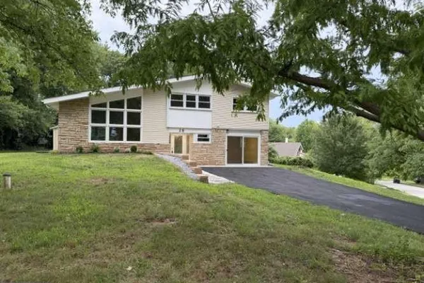 26 CAMELOT DR