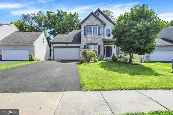 23 HAMLET CIR