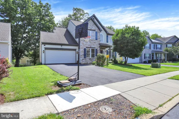23 HAMLET CIR