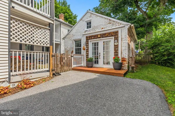 113 E MAIN ST