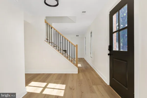 401 CRESTWOOD SW