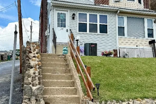 172 W RDG