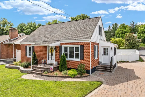 153 FOX DR