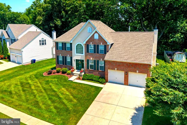 51 CREEKWOOD DR