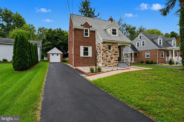 2929 LOCUST LN
