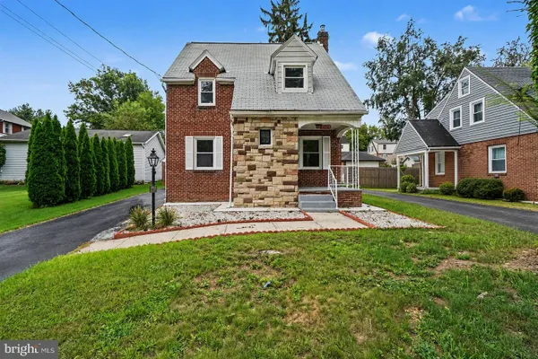2929 LOCUST LN