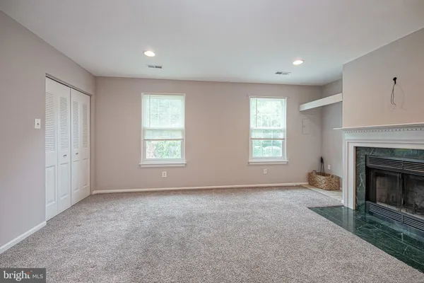1213 HUNTINGDON MEWS