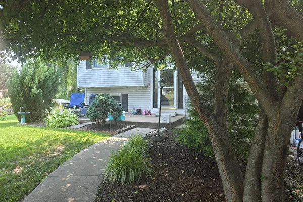 970 VALLEY LN