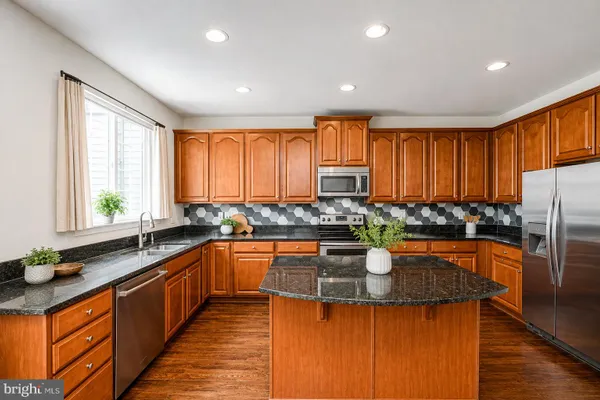 3 BALLISTER PL