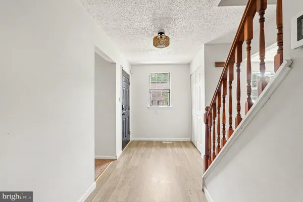 737 FOX CHASE CIR