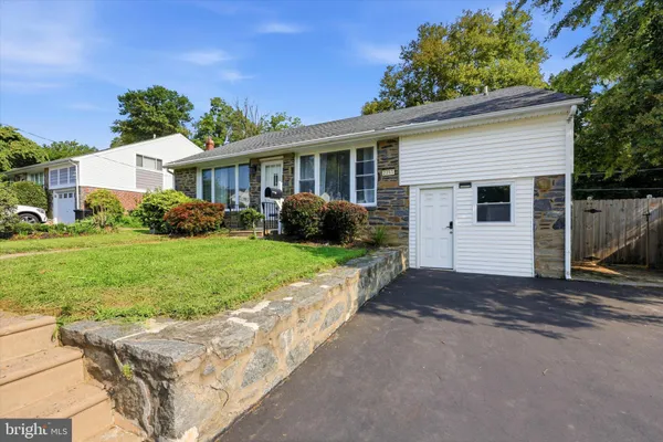 2211 RHONDA RD