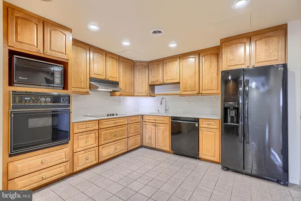 28 ALLEGHENY AVE 2702