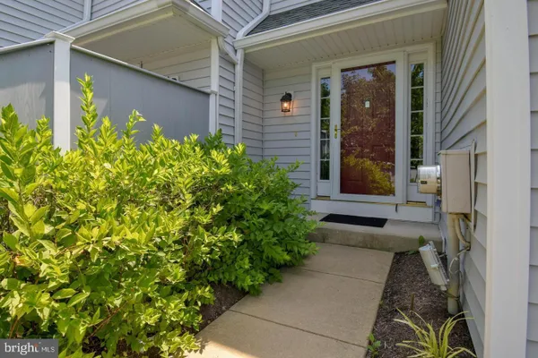 49 E JONATHAN CT 49