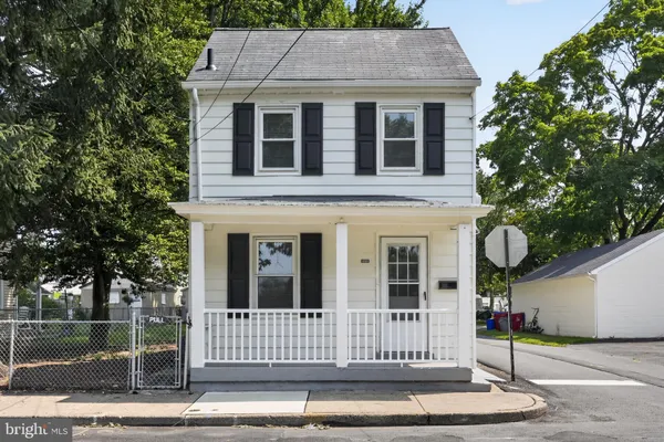 517 MAPLE ST