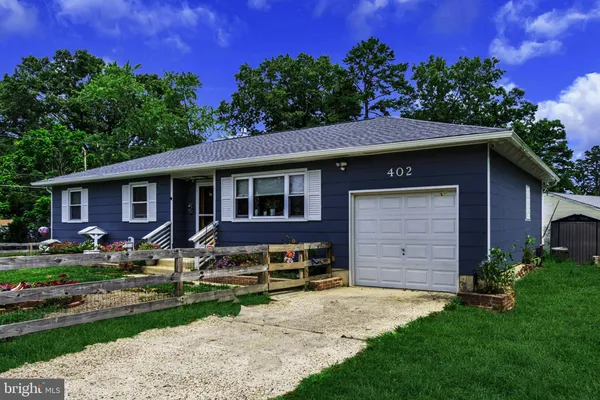 402 LAKEVIEW BLVD