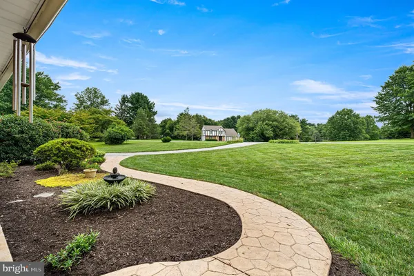 105 SCOTTS GLEN RD