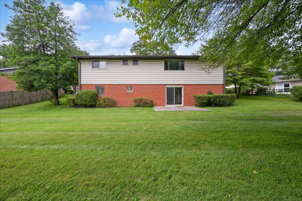 8 KERWOOD CT