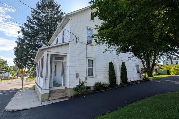 201 MAIN ST