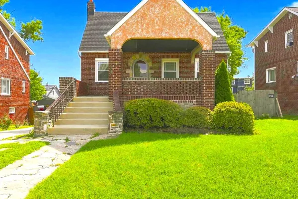 2717 E NORTHERN PKWY