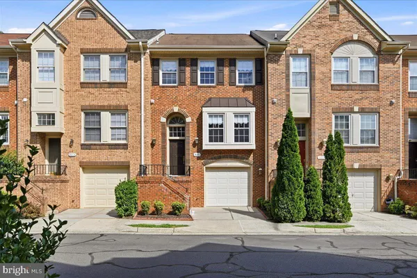 8015 MERRY OAKS CT