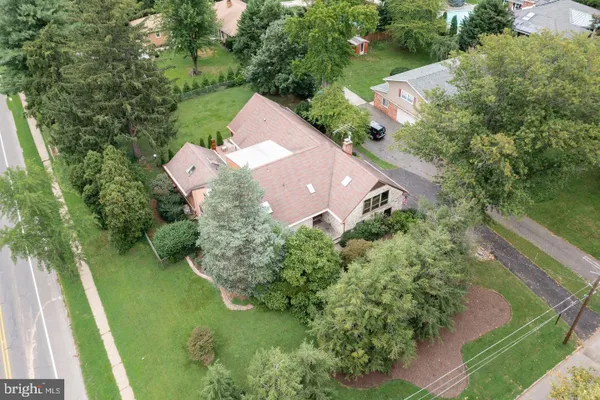 1 BUTTONWOOD LN