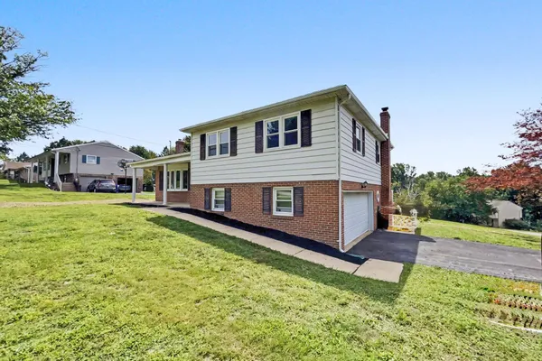 439 VALLEY RD