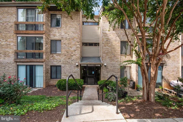 10572 TWIN RIVERS RD C-2