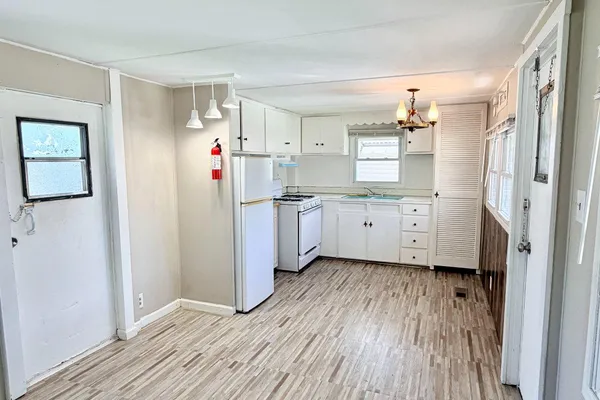 103 BRATTON DR